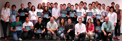 Turma de estagiários que receberam treinamento em Delphi com profissionais das diretorias de Sistemas e de Tecnologia e Produto da Senior