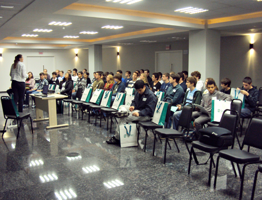 Os estudantes participaram do evento na sede da Senior