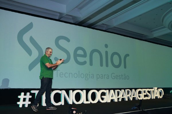 Senior anuncia mudança de posicionamento e apresenta novo logotipo