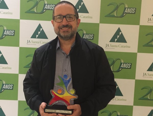 Junior Achievement em SC: 20 anos inspirando jovens a empreender