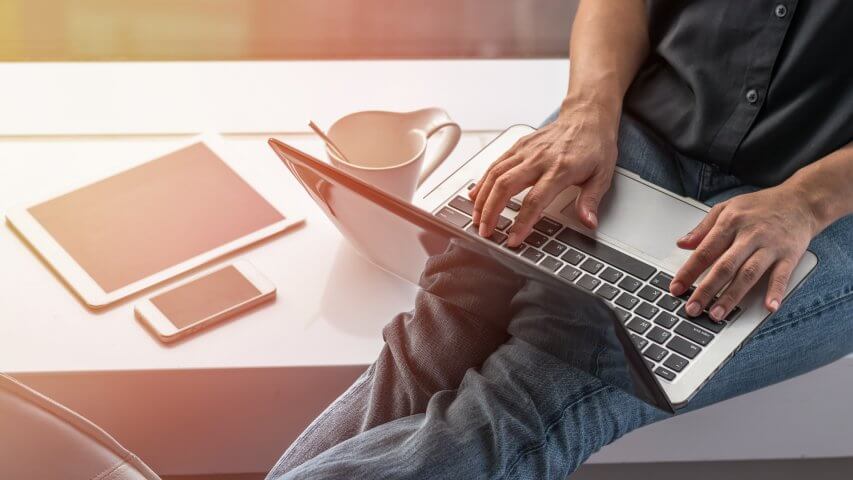 Pessoa conectada e digital