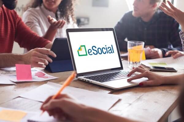 Senior acompanha movimentação sobre anúncio do novo eSocial