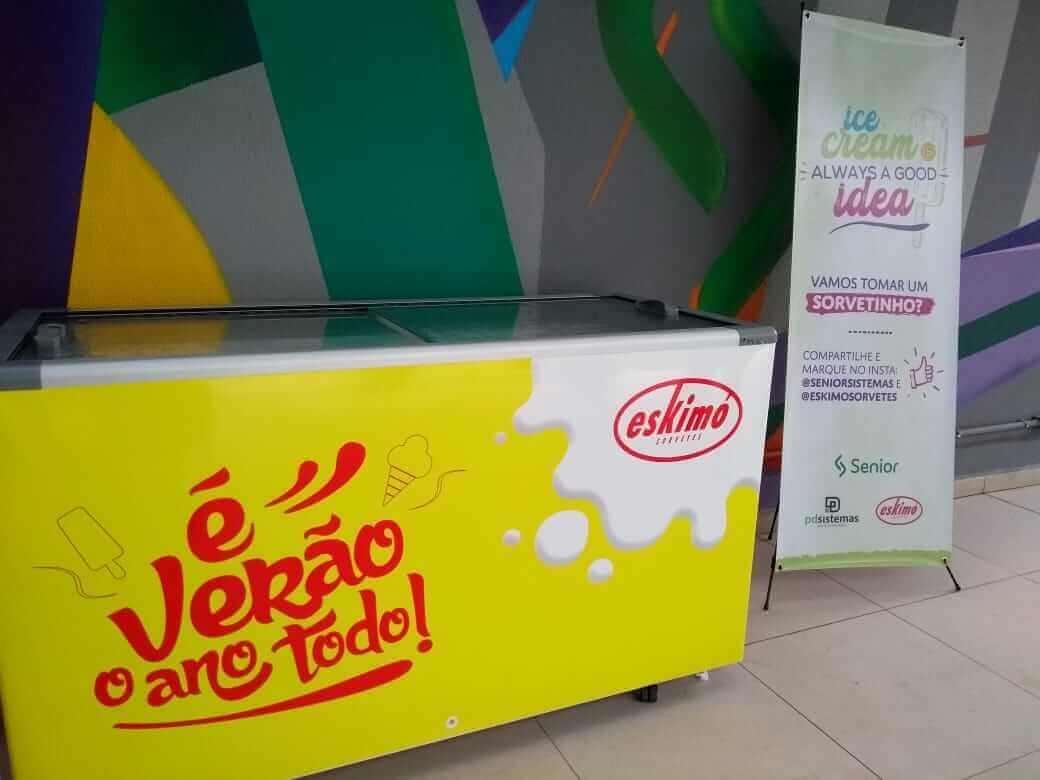 Eskimó distribui mais de 2 mil picolés na Senior, em Blumenau