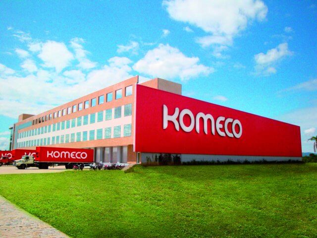 A Komlog - uma das maiores operadoras logística do Brasil -  detentora da Komeco, empresa que desenvolve produtos com soluções tecnológicas no ramo de geração de energia solar fotovoltaica